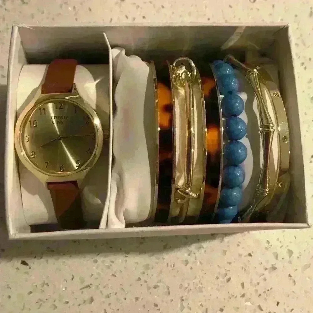 NWT. Crown & Ivy Watch and Bangle set